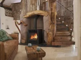 The Stone Barn, Eco Friendly, Wood-Fired Hot Tub