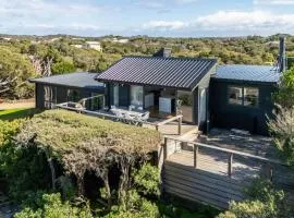 Capeviews on Higgins with separate Studio