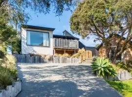 Capeviews on Higgins with separate Studio