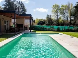 Divina casa con parque y Pileta Climatizada en barrio cerrado