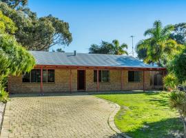 길더튼에 위치한 호텔 Waves And Moore - Beautifully presented home