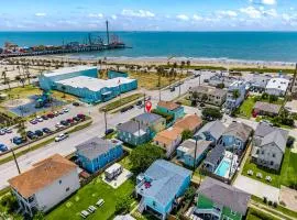 Family & Pet-Friendly - Walk to Beach & Pier