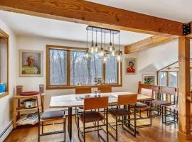 Lakewood Lodge - 4BR, 2BA Ski Home - Private Hot Tub, Wood Fire, Kent Pond & EV Charger