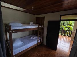 Cabinas Las Chinitas, hotel v destinaci Zapotal