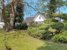 14 person holiday home in Rønne-By Traum，位于伦讷的酒店