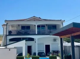 Luxury Villa Euphoria
