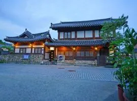 Jeonju Hanok Gotek Agbae