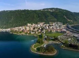 Melide Apartments Lake Lugano close to Swissminiatur & Public Parking in the Street with Parking Disk