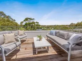 Seaside Haven Short 250 Metre Walk To The Beach