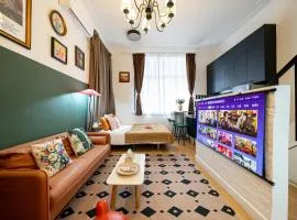 Shanghai Hills& Well-time Nanyang Charm BnB close to West Nanjing Rd and line 2 Jing'an Temple