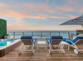 Casa Mare by Stay Awhile Villas, hotel i Malibu Beach