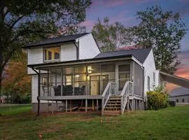 Lake Norman Waterfront Home w Covered Porch Sunset Views Easy Access to Dining Shopping Uptown Charlotte Adventures Sunsets on Shoreline