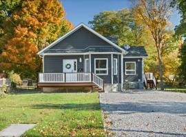 Spacious 4Bdrm Home | Patio, BBQ, Walk to Lake, hôtel à Fenelon Falls