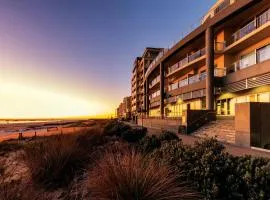 Oaks Glenelg Plaza Pier Suites、アデレードのビーチ周辺のバケーションレンタル