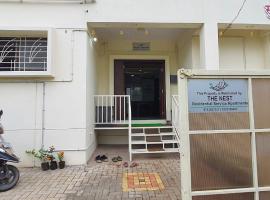 The Nest - Riverside, ξενοδοχείο σε Sāngli