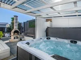 Sunnyside Spa Retreat - Mangawhai Holiday Home