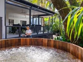 The One Pearl Beach- Pet Friendly, firepit, walk to beach