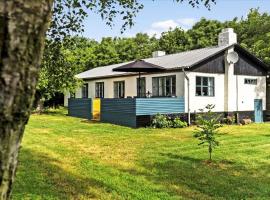 5532-Ostermarie-Kirkebyvej-35, מלון בØstermarie