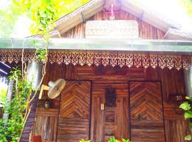 Three J Guesthouse, hotell i Kamphaeng Phet