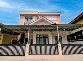 OYO 94758 Kamila House, hotel near Sultan Syarif Kasim II International Airport - PKU, Pekanbaru