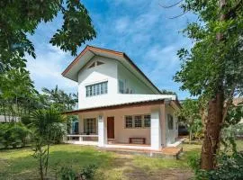 Naiharn Beach Holiday Villa, Rawai Phuket