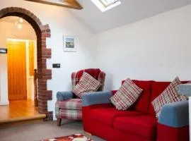 Modern 1 Bedroom Apartment in Holt with Fast Wi-Fi -Comfortable Stay