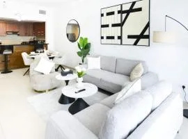 Gateview Glow 1BR - Bright Getaway with City Views Near Abu Dhabi Corniche