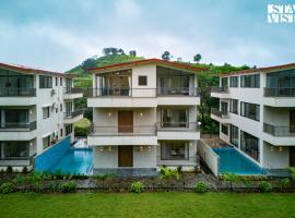 StayVista at Mount Willow with Mountain views, AC, Lawn, hotel in Igatpuri
