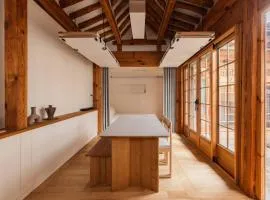Luxury Hanok Stay CHAON