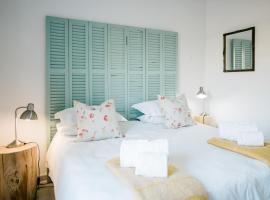 River Bend Cottages, hotel di Graaff-Reinet