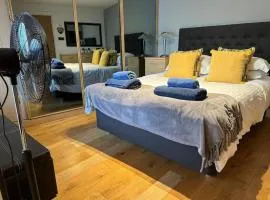 Cozy 1-Bed Holt Stay Town Centre Retreat