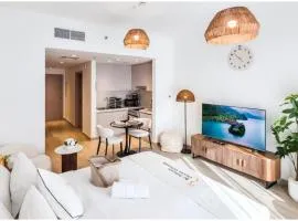 Yas Waterfront Studio - Chic Urban Retreat