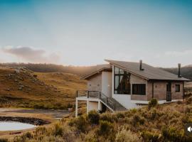 Casa do Vinho- condomínio Altos da Serra, hotel in Bom Jardim da Serra