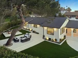 Stunning Contemporary Four-Bedroom Retreat
