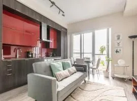 Contemporary High Rise 1 Bedroom Apartment with CN Tower Views