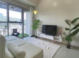 Modern 1BR With Magnificant Bayview Garden View, Near Airports, Okada, Solaire with Free Parking, resort in Manila