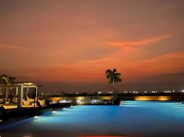 Modern 1BR With Magnificant Bayview Garden View, Near Airports, Okada, Solaire with Free Parking, ξενοδοχείο με υδρομασάζ στη Μανίλα