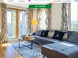 Charming Apartment - City Centre - Free Parking, Self-Check-In, Balcony and Smart TV with Sky TV and Netflix by Yoko Property
