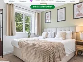 The Cosy House with Free Parking, Garden and Smart TV with Netflix by Yoko Property - Perfect for Contractors, Groups & Relocation
