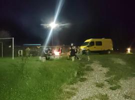 Căsuțele Molidului Campare pentru Rulote&Cort, hotelli kohteessa Gura Humorului