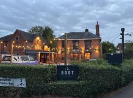The Boot Inn, guest house in Flyford Flavel