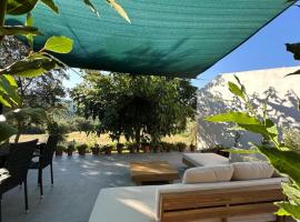 Casa Petra, villa in Morillo de Moncl&uacute;s