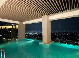 TranquiLoft LuxLiving, hotel a Cilenggang