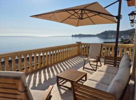 Mar-Beach front apartment in J&aacute;vea, hotel a J&aacute;vea