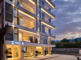 1982 Holiday Homestay Free Delivery to East Entrance of National Park