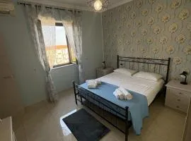 Holiday House Civic 27