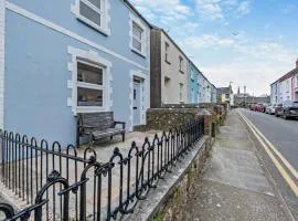 Clareston Cove - a lovely 3 bed cottage with sauna in Tenby town centre