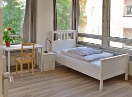 Junges Wohnen am Museumsufer im 2 Stock, hostel em Frankfurt