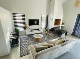 44 Staycation Beach-house, villa in Britannia Bay