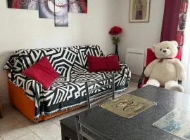 Studio 102 Les Sandia